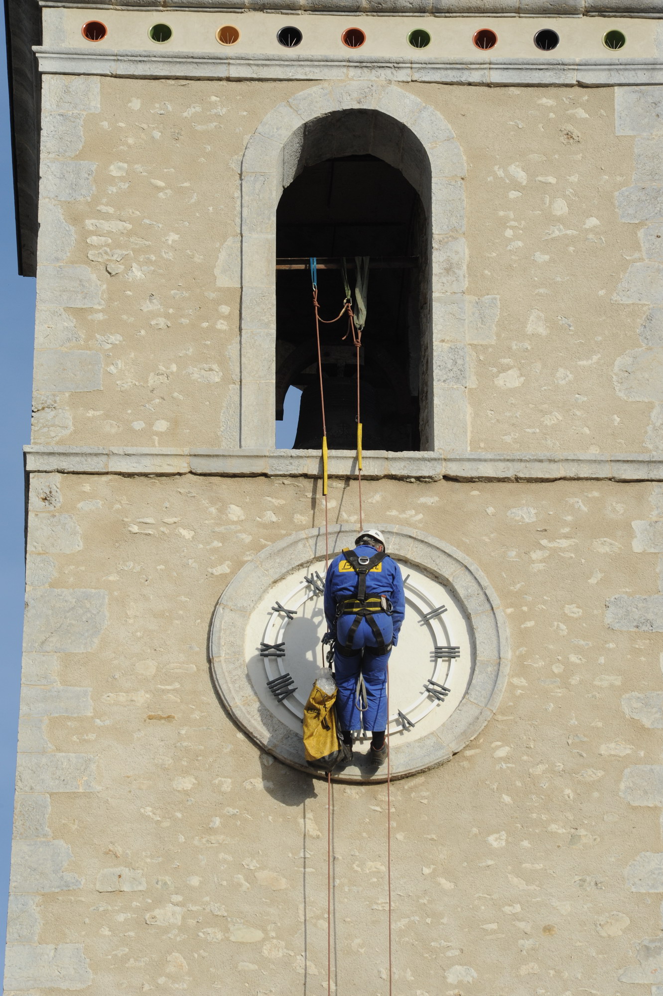 Réparation de l'horloge église de Saillans