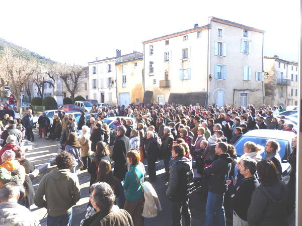 rassemblement-contre-la-barbarie-saillans-11janvie-9