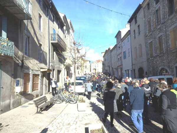 rassemblement-contre-la-barbarie-saillans-11janvier-11