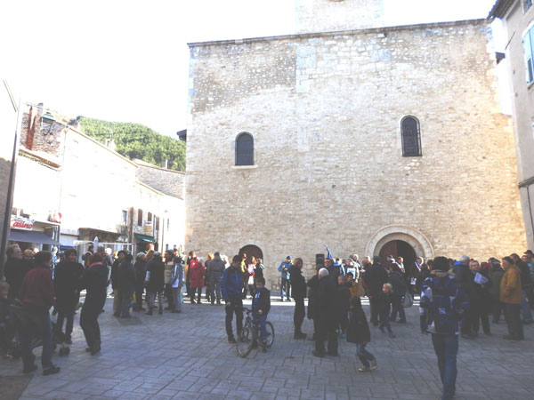 rassemblement-contre-la-barbarie-saillans-11janvier-5