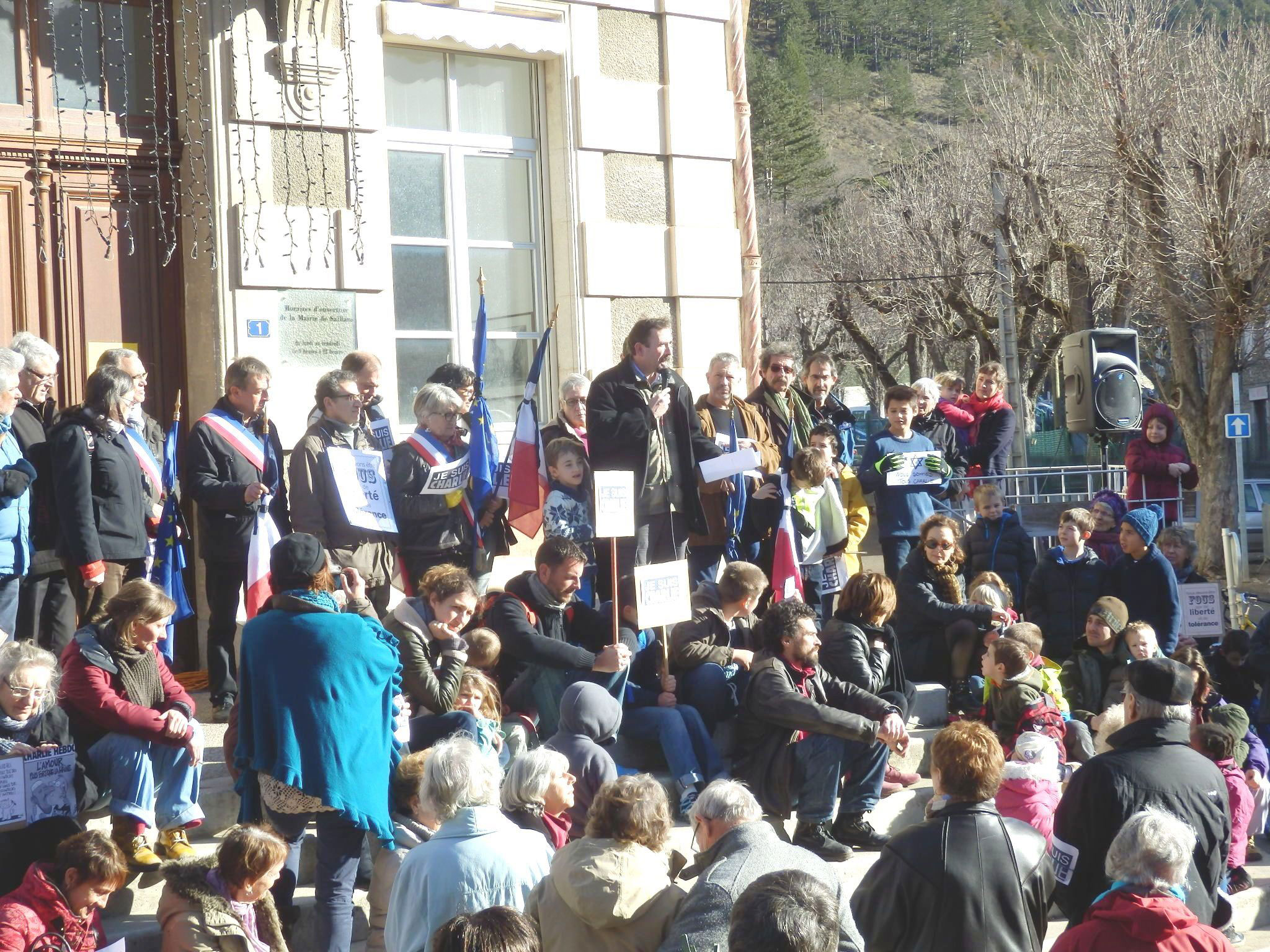 rassemblement-contre-la-barbarie-saillans-11janvier-8