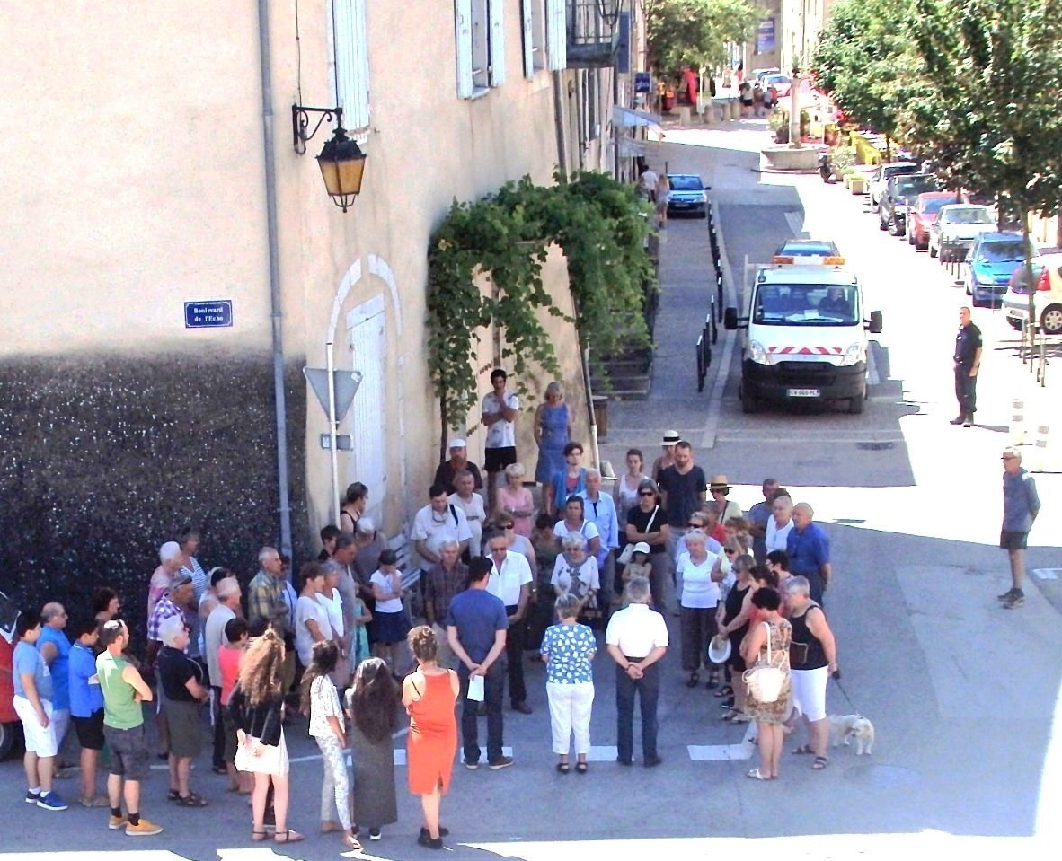 minute de silence en hommage aux victimes de l'attentat de Niceà Saillans